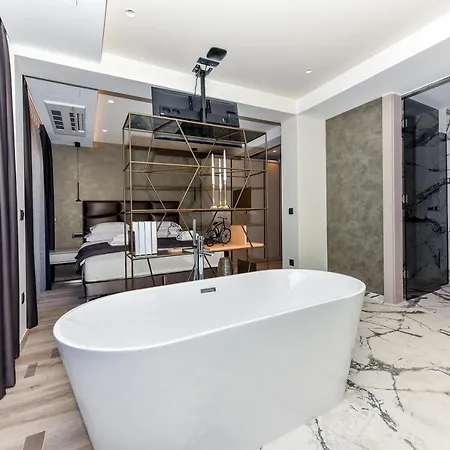 Monia Βίλα Μακάρσκα