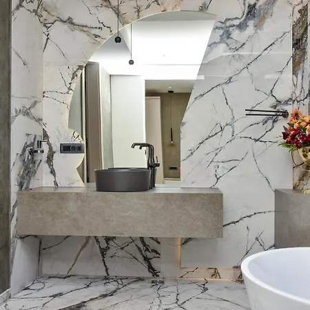 Monia Βίλα Μακάρσκα